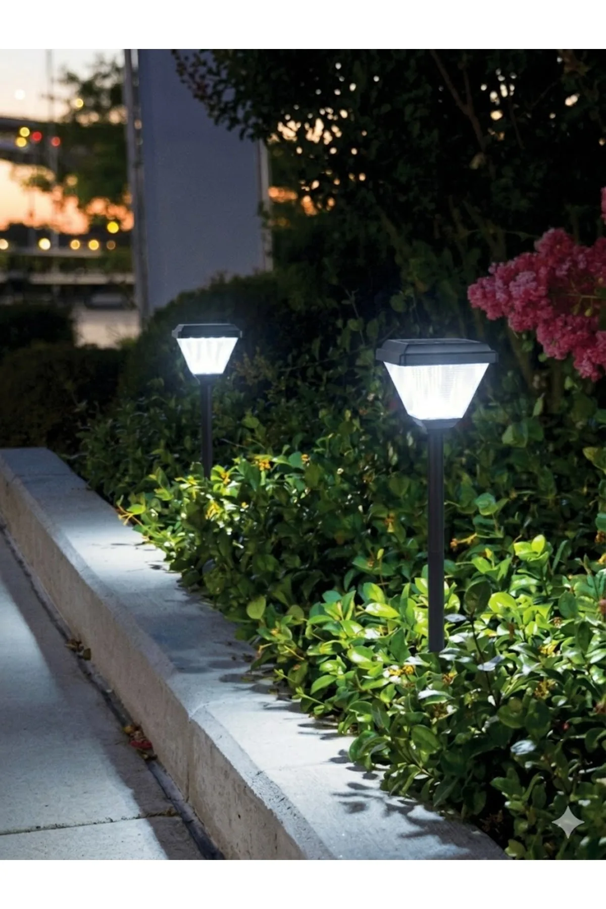 SOLAR LED BAHÇE ARMATÜRÜ KARE 20W/h 6500K